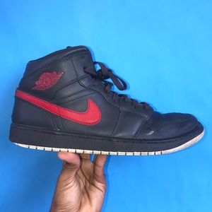 jordan 1 retro mid anthracite gym red